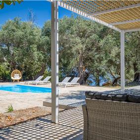 4 bedroom villa with pool by the sea, near Corfu town, sleeps 8
